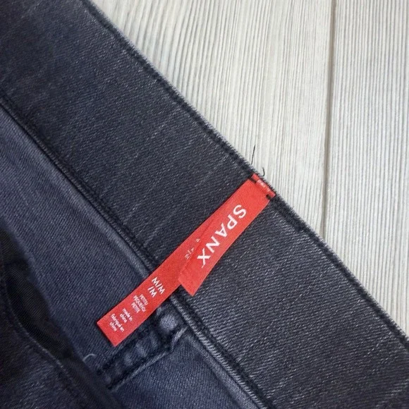 SPANX VINTAGE BLACK Wash STRAIGHT Leg pull-on Ankle Jeans #20355R Medium - Picture 5 of 10